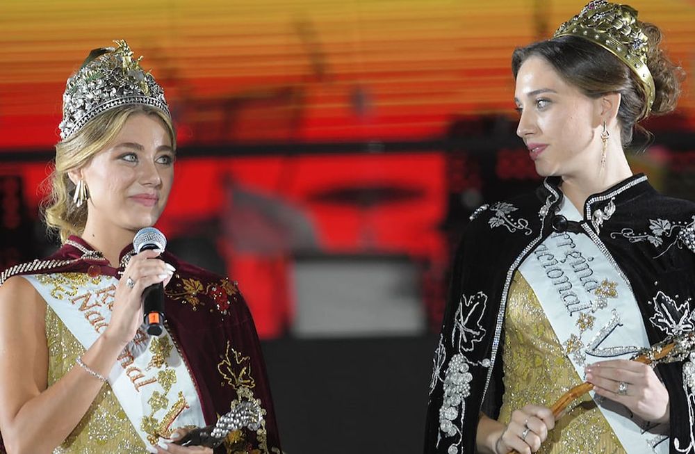 Agostina Saua es la nueva Reina Nacional de la Vendimia, quien representó a Ciudad de Mendoza, y como Virreina Nacional de la Vendimia fue coronada Rocío Neila, de San Carlos.Foto.: Marcelo Rolland / Los Andes