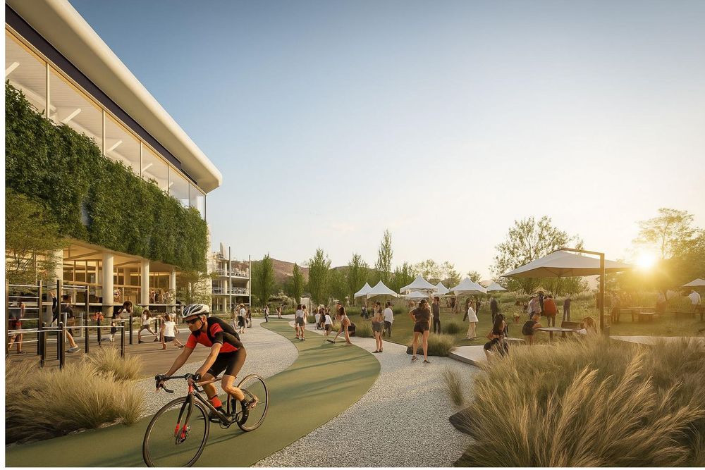 Aconcagua Arena. El espacio exterior flexible eventos junto a canchas paddle (Patio gastronómico, ferias temporales, expo artísticas).