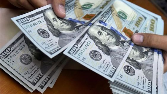 Los bancos reducen los costos para transferencias desde el exterior
