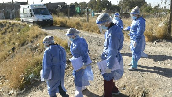 Más de 200 nuevos pacientes fueron detectados por vínculos estrechos que el equipo de Salud sale a hisopar. Foto: Orlando Pelichotti / Los Andes