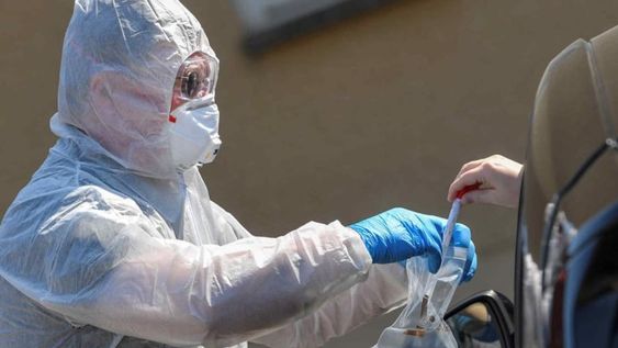Según el Ministerio de Salud de la Nación, en el país se han registrado 2.407.159 casos y 56.471 fallecidos desde el inicio de la pandemia. Foto: AP