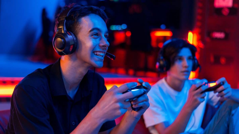 Estos son los beneficios de jugar videojuegos, sin importar la edad, según la psicología.