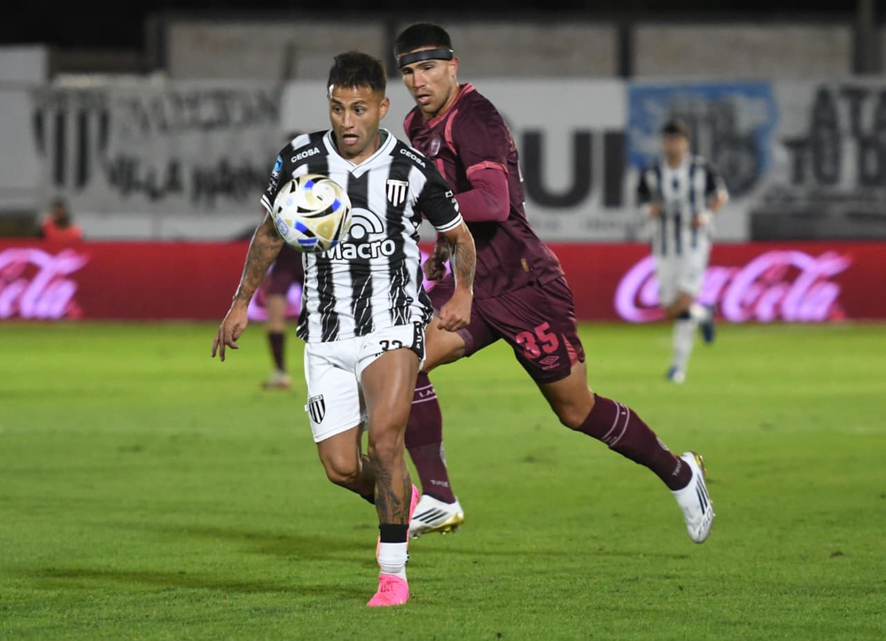 Brian Andrada fue reemplazado a los 16' del primer tiempo tras sufrir una lesi&oacute;n e ingres&oacute; Blas Armoa.