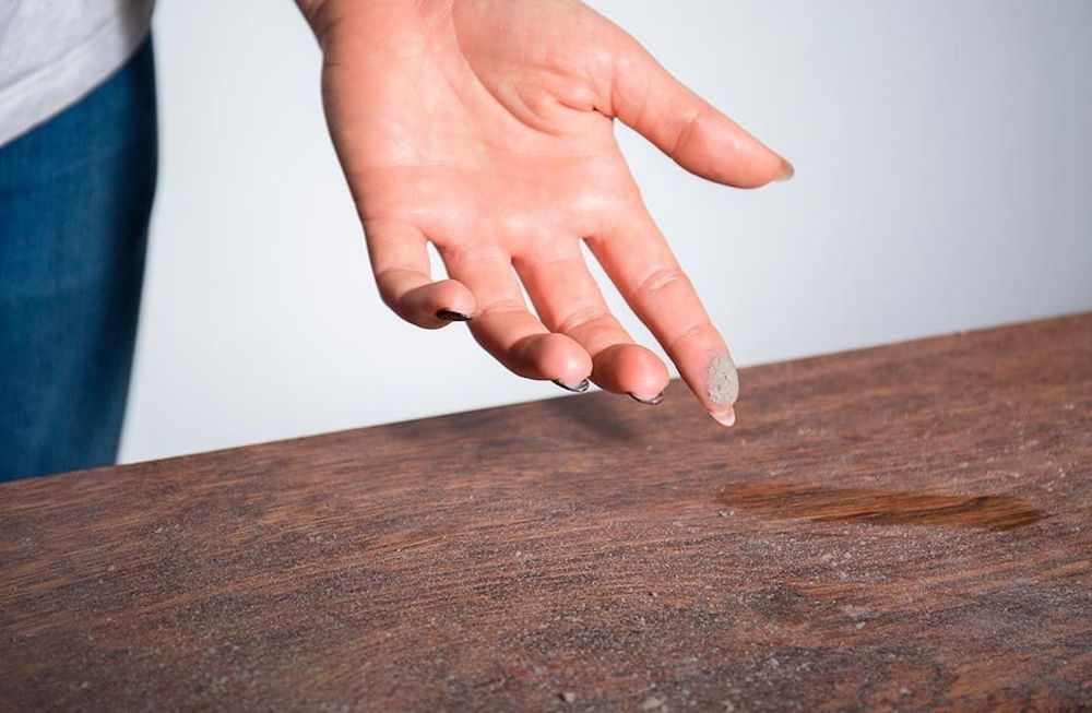 Tus suelos y muebles de madera pueden lucir radiante con esta mezcla.