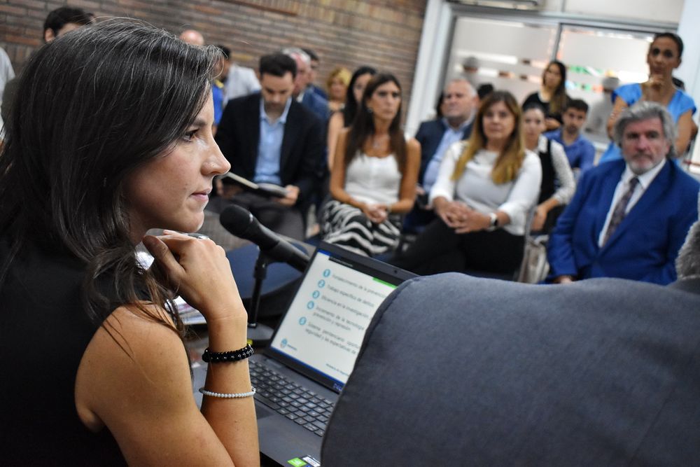 La ministra de Seguridad y Justicia, Mercedes Rus, expuso ante la Bicameral de Seguridad de la Legislatura