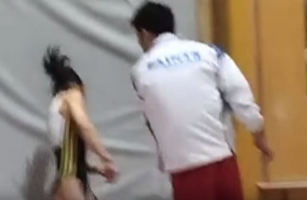 Repudiable: en Japón un entrenador golpeó a una joven gimnasta en plena práctica
