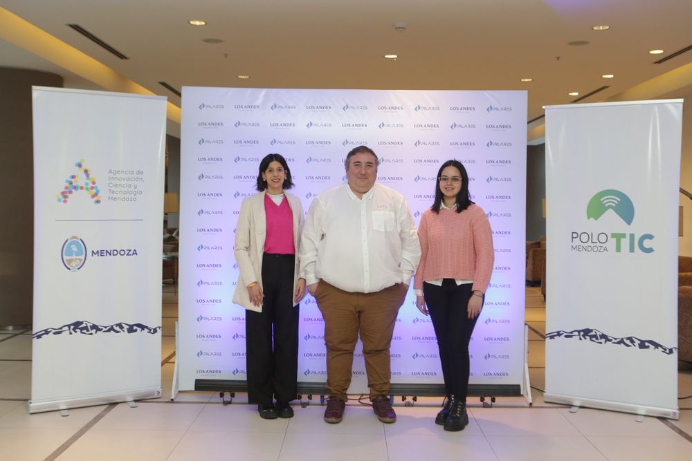 ÜNICO'dan Angela Alonso, Diego Caso ve Romina Ascurra.