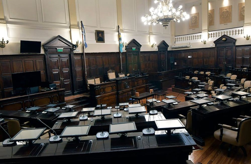 El silencio se apodera rápidamente en la Legislatura ProvincialFoto:  Orlando Pelichotti