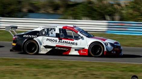 Los Andes | Diego Azar quedó como único puntero del campeonato de Top Race luego de la tercera fecha disputada en el autódromo “Oscar y Juan Gálvez” de Buenos Aires.