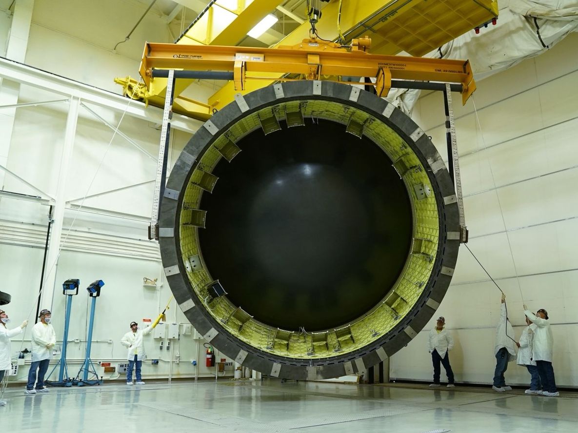 Construcción del microsatélite argentino ATENEA, que participa de la misión Artemis II de la NASA a la Luna