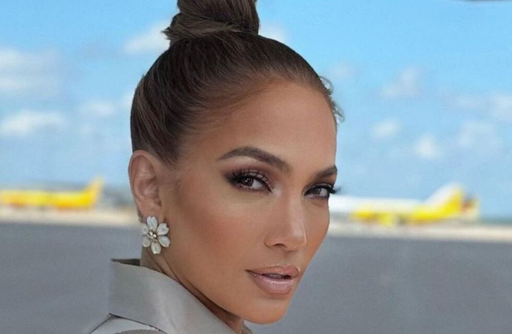 Con un look nude, Jennifer López se llevó todas las miradas. / instagram