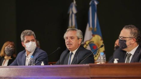 Los Andes | El presidente Alberto Fernández encabezó en la ciudad de San Juan el acto de lanzamiento del Clúster Renovable Nacional, un organismo público privado con representación de seis provincias que favorecerá la producción de bienes, tecnologías y servicios aso