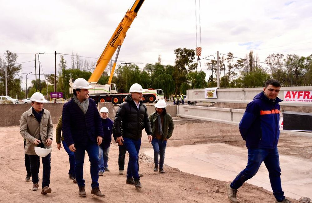 La obra del nuevo puente que unirá Godoy Cruz con Ciudad está a un 60% de avance