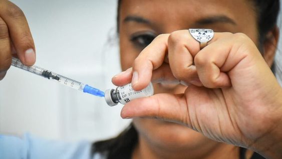 “La estrategia de vacunación en el país va a ser focalizada y tendrá que ver con las tasas de incidencia en los lugares donde ha habido más casos, dijo la directora de Epidemiología de Mendoza,  Andrea Falaschi