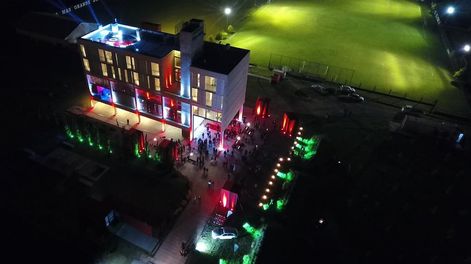 Mirá cómo es el hotel que Bielsa le regaló a Newells
