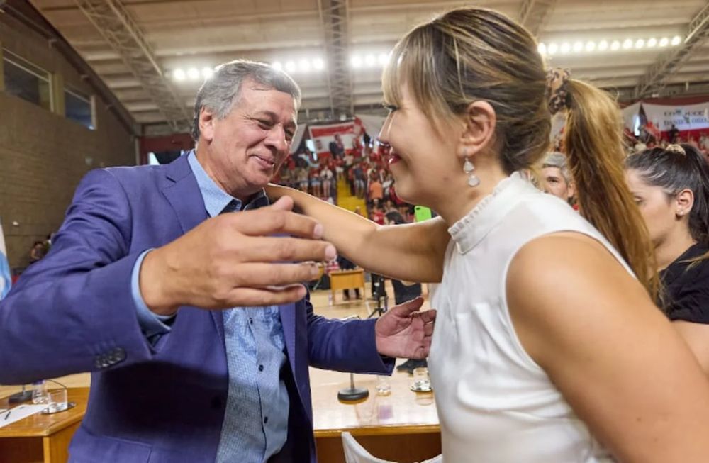 El intendente de Las Heras, Daniel Orozco da su bendición esta semana. Todas las miradas apuntan a Janina Ortiz, la secretaria de Gobierno del municipio.