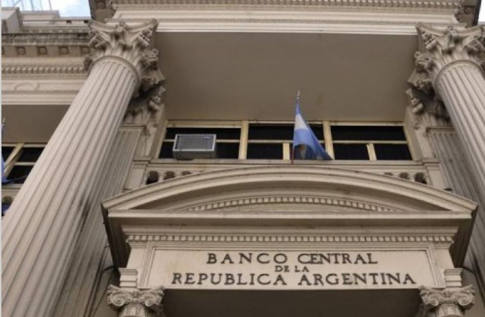 El BCRA frena arbitrajes y giro de dólares a cuentas de inversión en el exterior