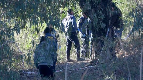 La policia científica realiza investigaciones y peritajes en el lugar del hecho. Foto: Orlando Pelichotti / Los Andes