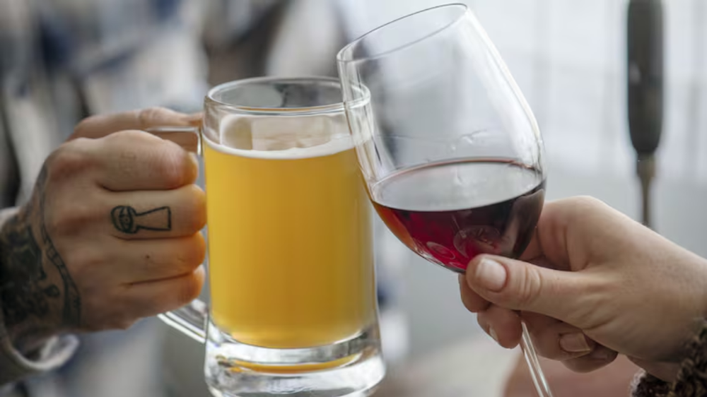 Vino y cerveza: cómo afectan estas bebidas alcohólicas a nuestros intestinos.
