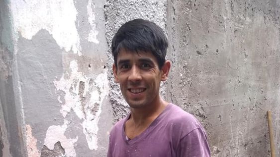 Albañil encontró $250 mil en un negocio destruido por el fuego en Alvear y los devolvió