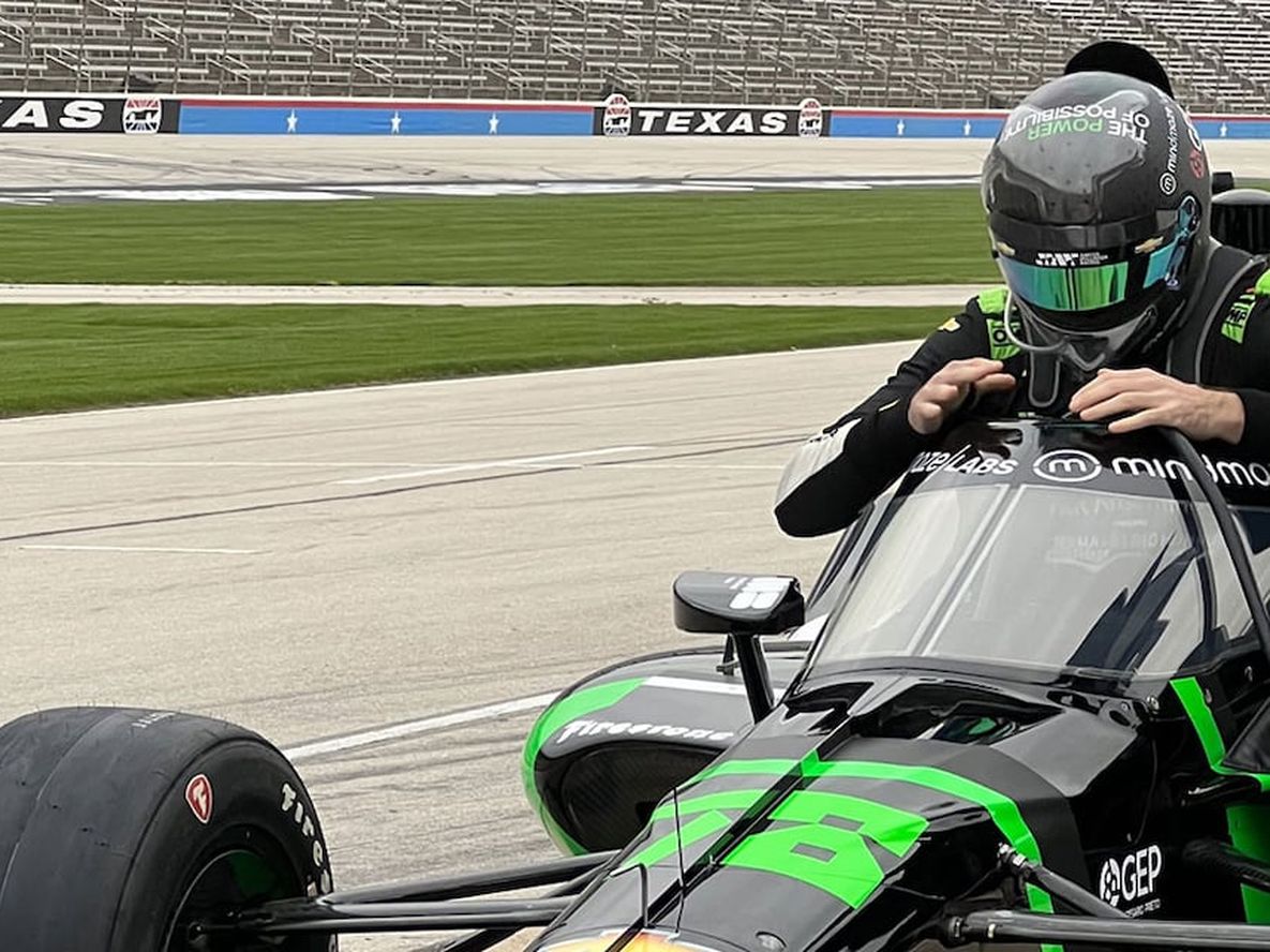Canapino realizó su rookie test en óvalos