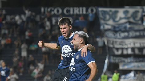 Juan Manuel Elordi festeja el empate de Independiente Rivadavia ante Racing de Córdoba / Ignacio Blanco.