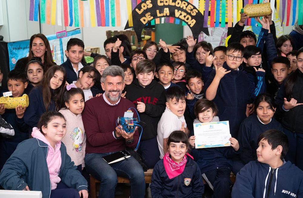 La escuela Padre Llorens presentó un ambicioso proyecto de medición de humedad sobre las plantas