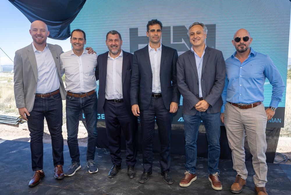 El intendente de Luj&aacute;n, Esteban Allasino, Mauricio Badaloni (Andesmar Cargas), Flavio Kristich (KRC Global), Gianni Badaloni (Andesmar Cargas), Marcos Laugero (Laugero construcciones) y Lucio &Aacute;lvarez (Servicios y Mandatos).