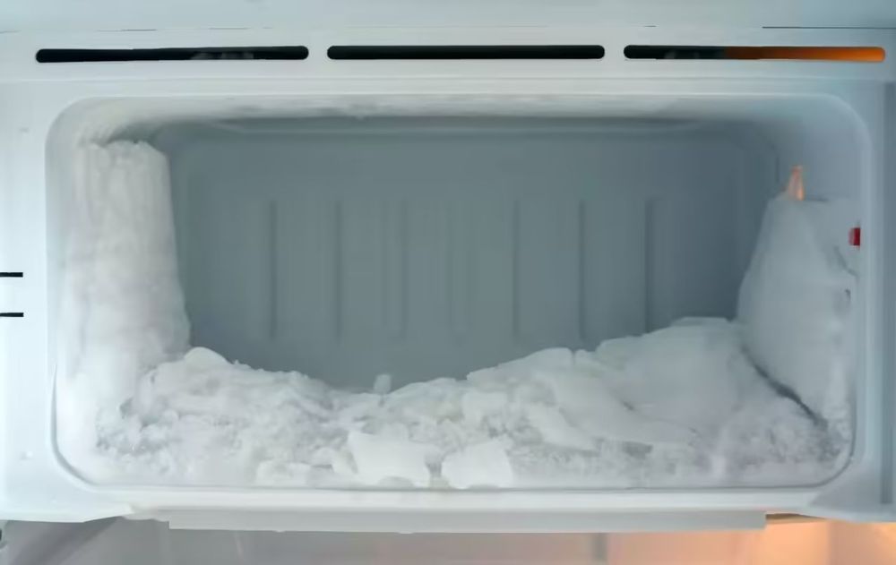 Esta mezcla no solo ayuda en la limpieza, sino que hace que el electrodoméstico funcione mejor y consuma menos energía.