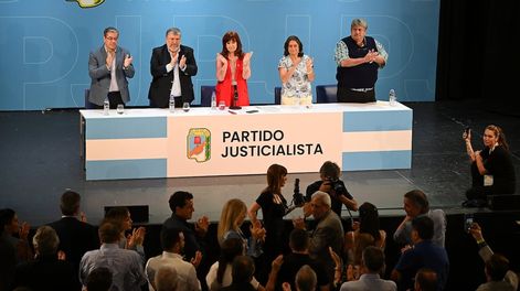 Los Andes | La ex mandataria Cristina Kirchner asumiö como presidenta del PJ con un acto que se desarrolló en la sede de la Universidad Metropolitana para la Educación y el Trabajo (UMET), en el centro porteño. Foto:: Juan Foglia / NA.