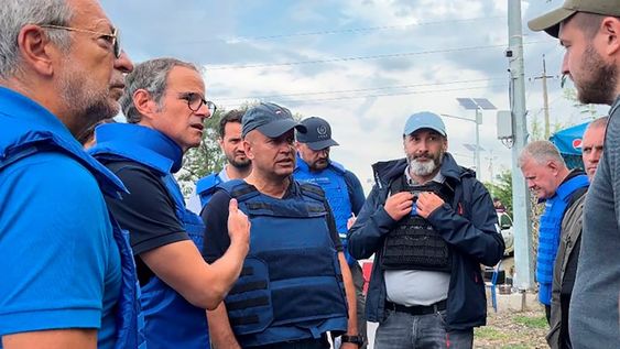 La misión del la OIEA, encabezada por el argentino Rafael Grossi, realizó este jueves una primera inspección a la planta nuclear de Zaporiyia. (Foto / AP)
