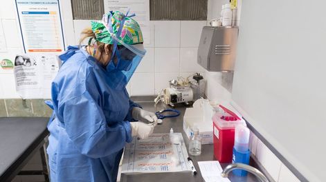 Los Andes | Según el último reporte oficial, en la provincia se mantiene alta la tasa de positividad en testeos, que se ubicó en 48%. Foto: Orlando Pelichotti