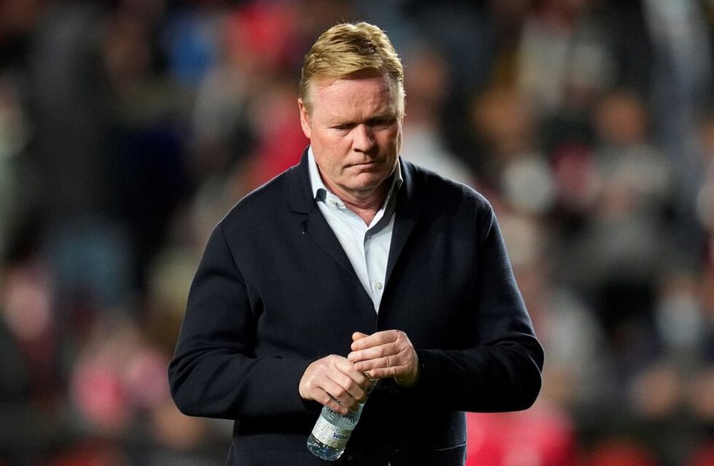 El neerlandés Ronald Koeman fue despedido del Barcelona, anunciaron medios catalanes. (AP)