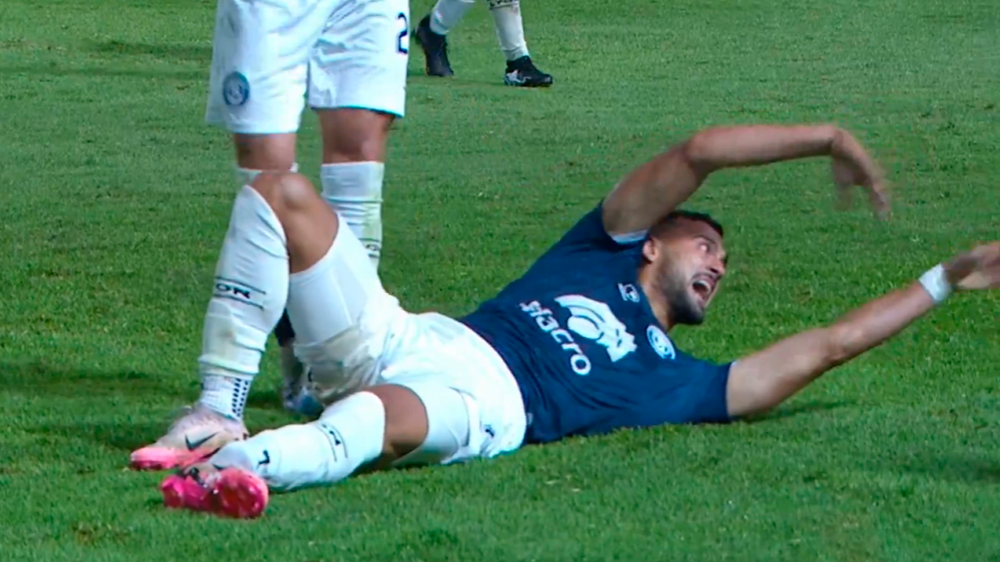 La impactante lesión de Ramis en Independiente Rivadavia vs. Racing.