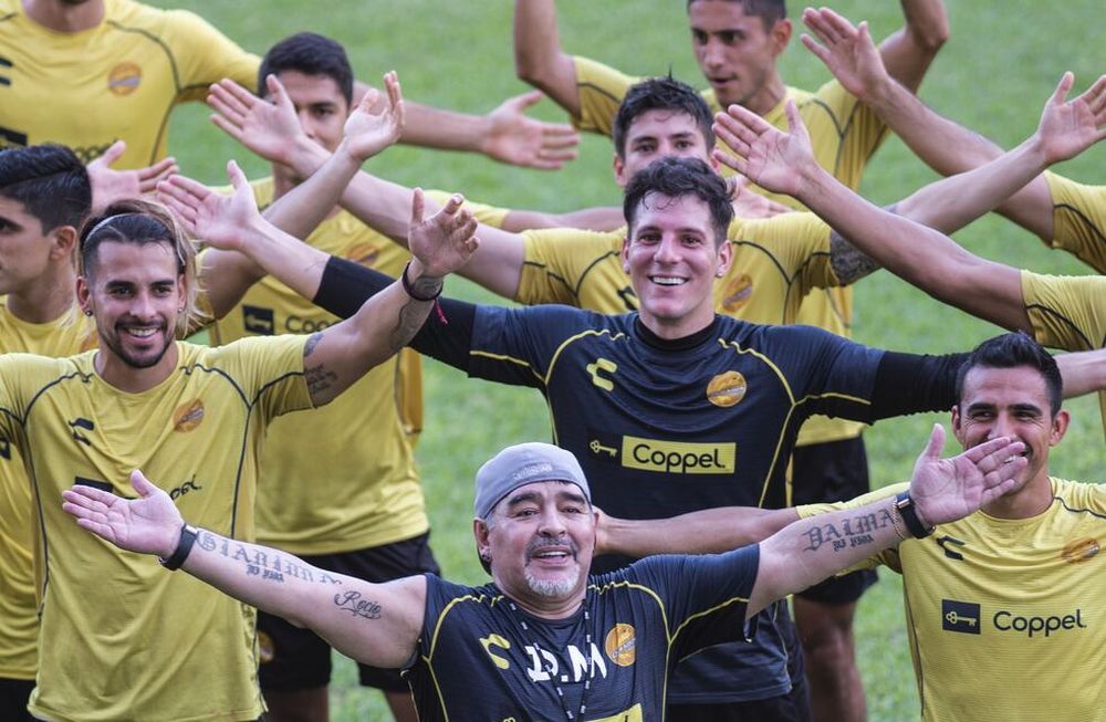 El show de Maradona en su primera práctica como DT de Dorados de México
