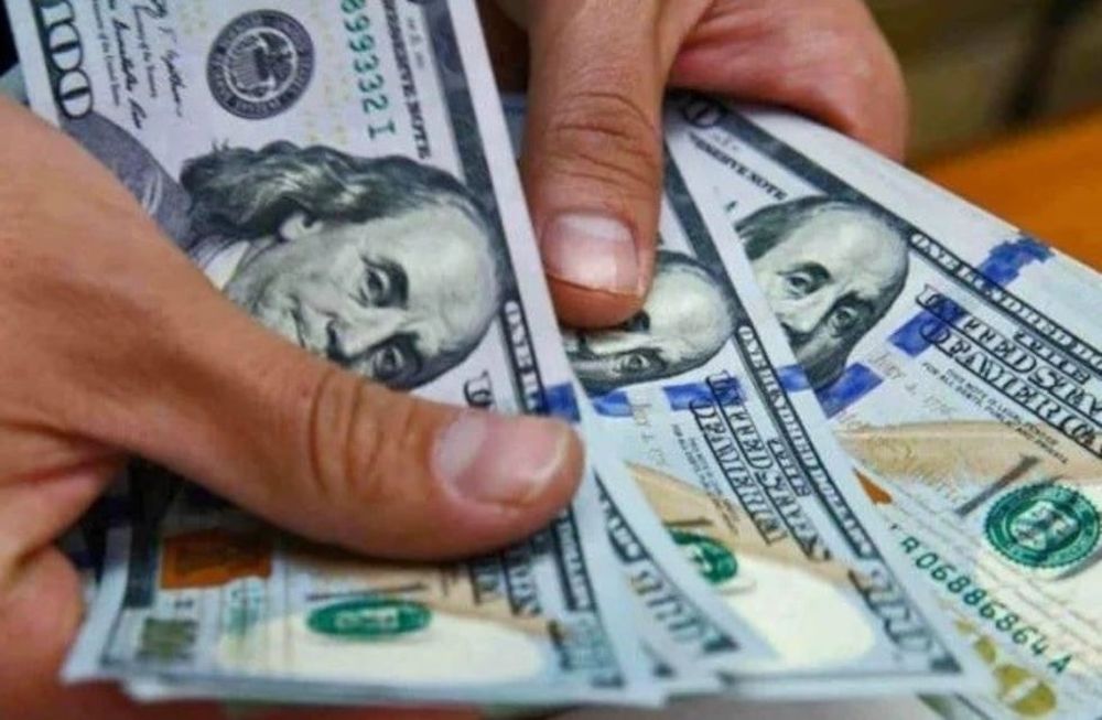 Dólar Blue sigue en baja y ya cuesta menos que el oficial.