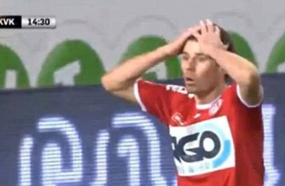 Insólito: un gol lícito fue anulado por el árbitro y transformado en córner