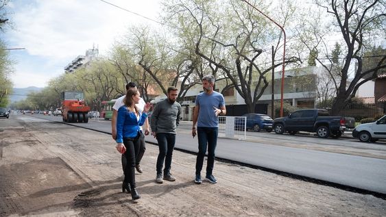 Avanzan los trabajos de asfaltado en avenida Emilio Civit