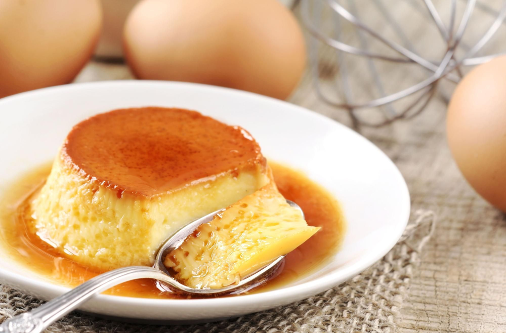 Flan de naranja y zanahoria con caramelo especiado: una receta original y deliciosa.