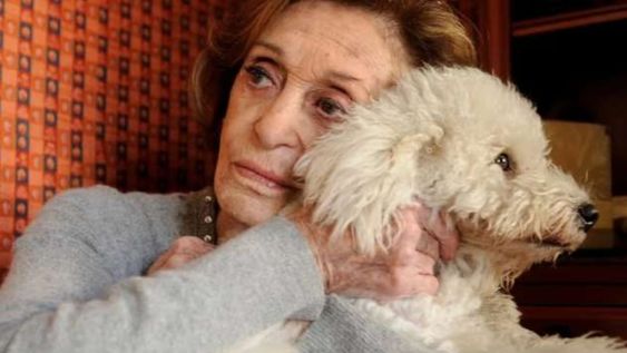 Hilda Bernard se sobrepuso a un ACV hace unos años y hace unas semanas al Covid-19. Mañana cumple 100 años como una de las actrices más importantes de nuestros escenarios.