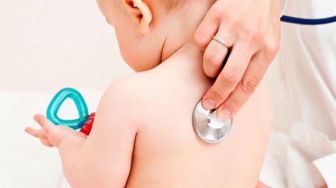 Circula el virus de la bronquiolitis: cuando sospechar que un bebé puede tenerlo y cómo prevenir