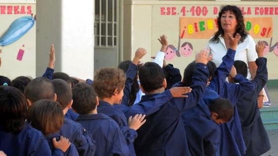 La DGE confirmó el retorno a las aulas y Casa de Gobierno la actividad normal. Mendoza quedaría alcanzada solo si Nación dicta un DNU.