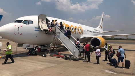 Flybondi, la primera aerolínea low cost del país, volvió a operar la ruta interprovincial entre Córdoba y Mendoza luego de 3 años.