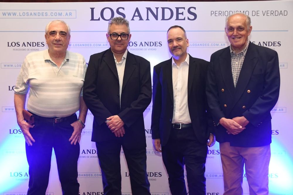 Carlos La Rosa, Rubén Valle, Leo Rearte y José Luis Toso, parte del staff de Los Andes, orgullosos del trabajo realizado y del vínculo cercano con la comunidad mendocina.