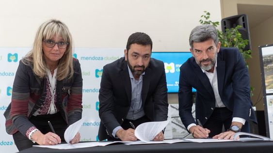 La Ciudad firmó el contrato de adjudicación del Proyecto Integral Urbanístico y de Vivienda Parque Central