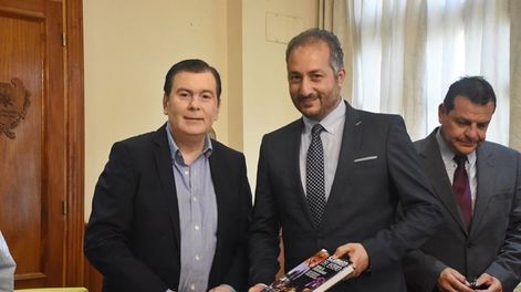 Los Andes | Ibrahim Khalifa (derecha), el inversor egipcio que falleció esta mañana en Mendoza, junto al gobernador de Santiago del Estero en una reunión para avanzar con inversiones referidas a agroalimentos en esa provincia. Foto: Twitter @GZamoraSDE .