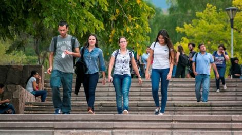 Los Andes | Las causas de abandono de carreras universitarias se agravaron con la pandemia. Más estudiantes que trabajan, cuidado de personas y falencias arrastradas desde la secundaria afectan el desempeño académico y frustran.