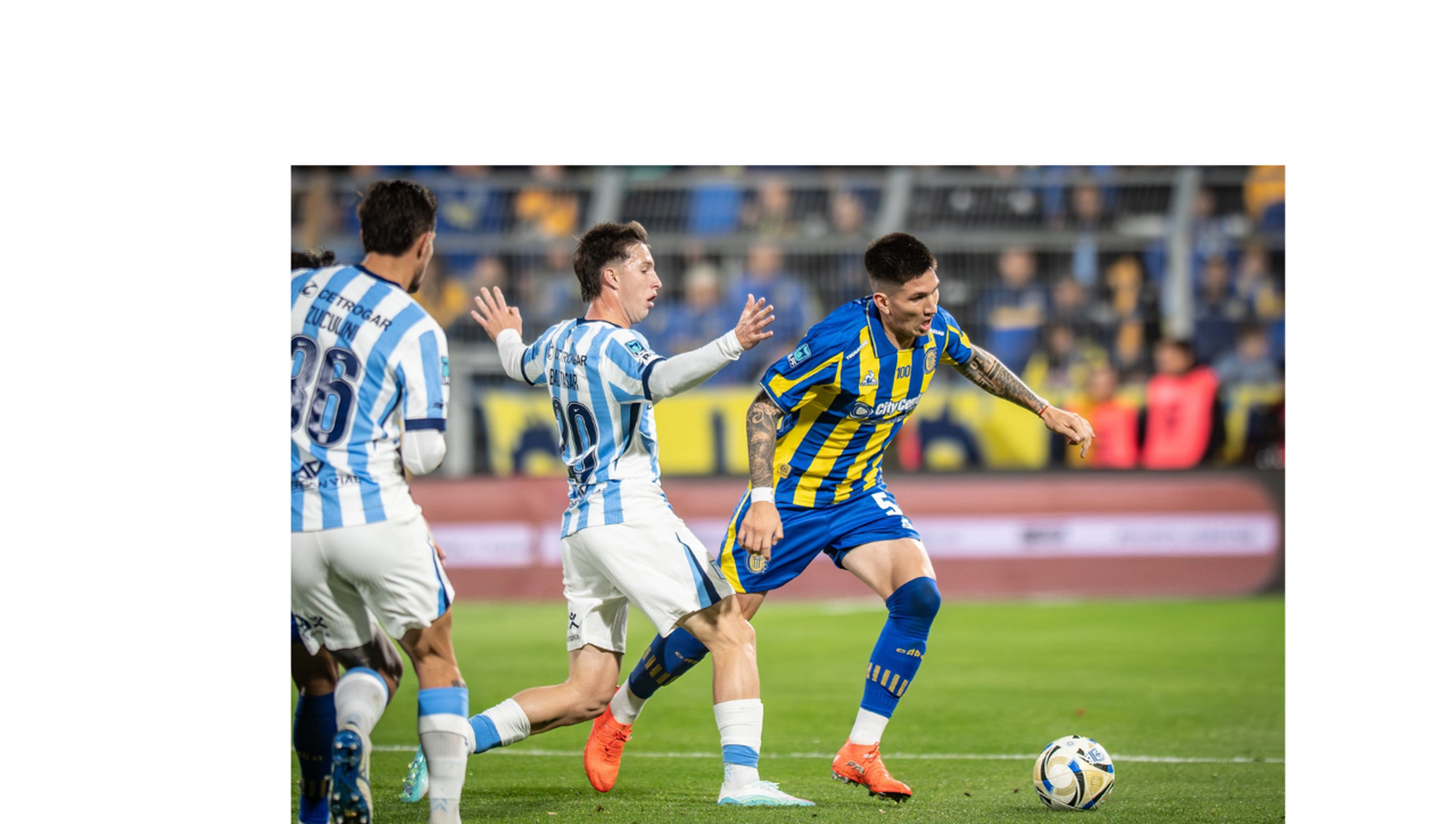 Rosario Central y Racing regalaron un primer tiempo disputado, donde la visita sacó ventaja en el cierre de la etapa.&nbsp;