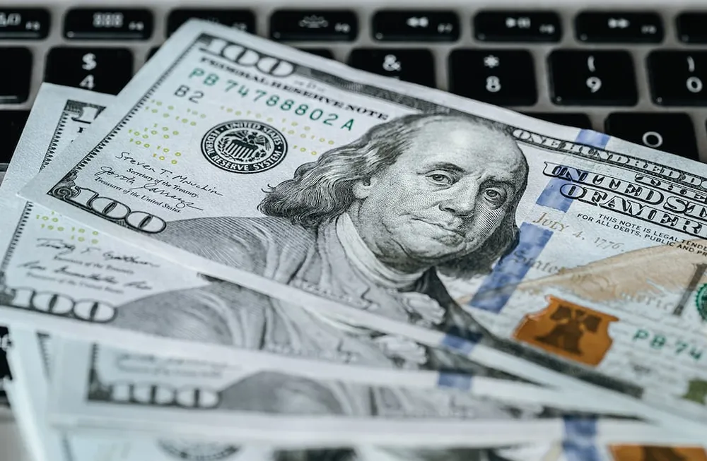 Aumentaron más de 1.100 millones los depósitos en dólares tras la  unificación cambiaria