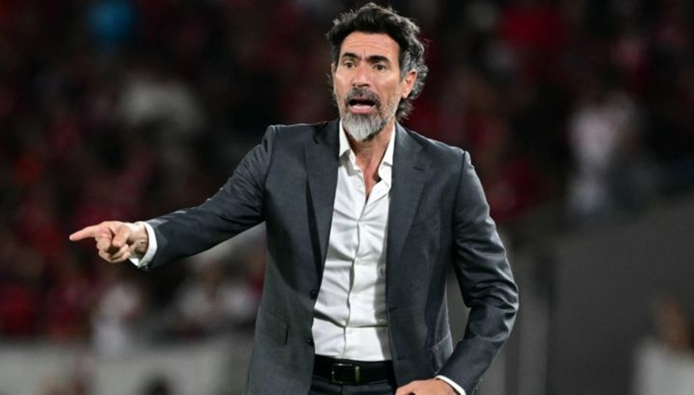 Luego de la eliminación frente a Argentinos, hubo fuego cruzado entre el DT y Juan Sebastián Verón.